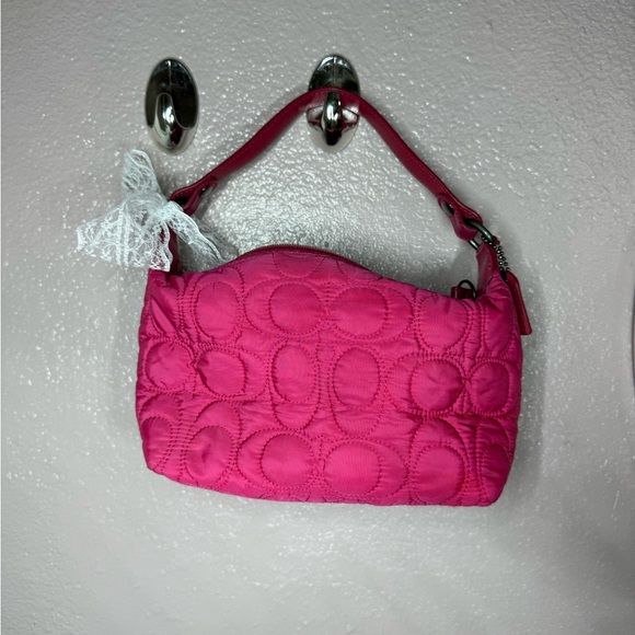 Mini Hot Pink Coach - Picture 1 of 6